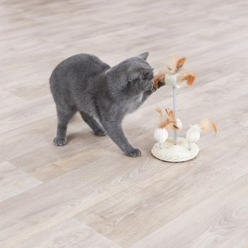 Fjerlegetøj med fjeder på sisalfod