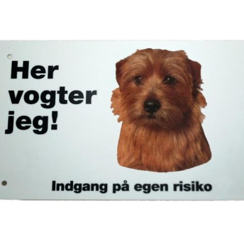 Her vogter jeg! Norfolk Terrier skilt