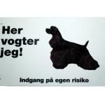 Her vogter jeg! Sort Engelsk Cocker Spaniel skilt