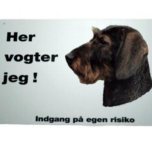 Her vogter jeg! Ruhåret Gravhund skilt