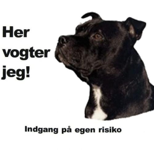 Her vogter jeg! Staffordshire Bullterrier skilt