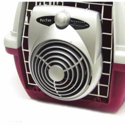 Transportbur med Crate Fan Air Ventilator, der holder din hund kølig på varme dage