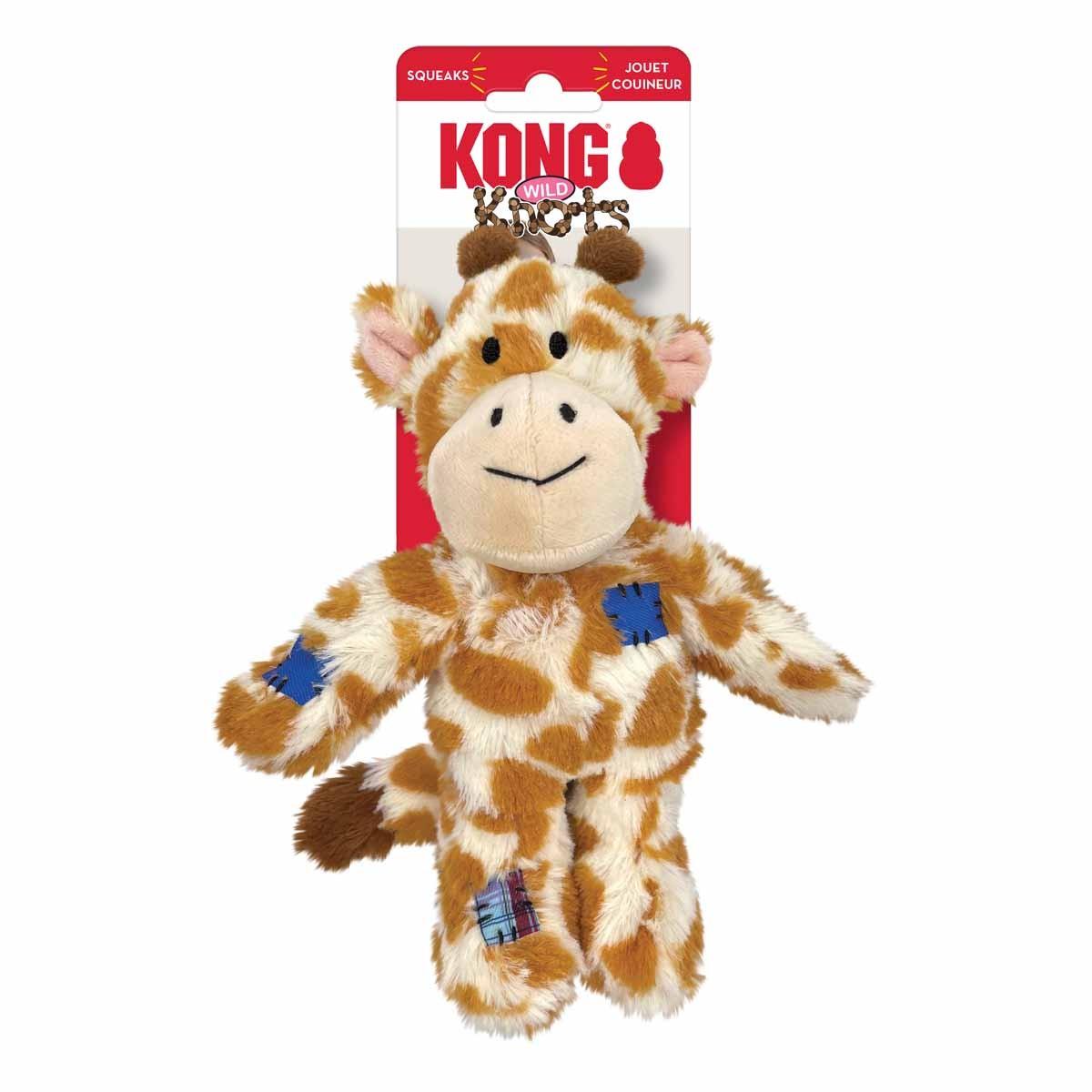 KONG Wild Knots Giraffe er et blødt og hyggeligt legetøj på ydersiden, men indvendigt gemmer sig et stærkt, knyttet repskelet, som giver en robust og tilfredsstillende legeoplevelse. Det indbyggede pivelyd og de prasslende detaljer holder legen i gang, mens den minimale fyldning giver mindre rod. Den bløde krop gør giraffen dejlig at bære rundt på og perfekt at putte med – både i sofaen og under stille leg. Et legetøj, der kombinerer blødhed, styrke og spænding i én sød savannen-ven.

Fordele ved KONG Wild Knots Giraffe:

Indvendigt repskelet, der tilfredsstiller naturlige instinkter

Pivelyd og prassel, der forlænger legen

Minimal fyldning for mindre rod

Blød og venlig krop, ideel til både leg og hygge

God holdbarhed trods blød yderside

Størrelser:
S/M: 24 x 20,5 x 9 cm
M/L: 29 x 25,5 x 11 cm

Pleje: Hold hunden under opsyn under leg, og udskift legetøjet ved slitage.

Forkæl din hund med KONG Wild Knots Giraffe – en robust, blød og sjov giraffamilieven, der giver timevis af leg og hygge.